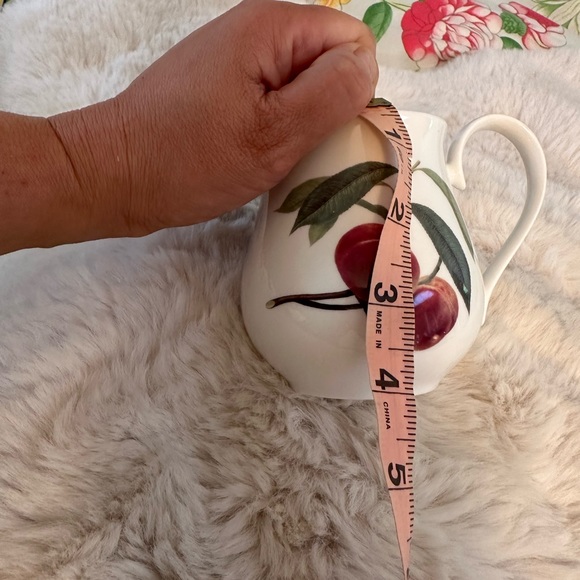 Queen's Royal Horticulture Society Hooker's Fruit Creamer Fine Bone China - Picture 7 of 10